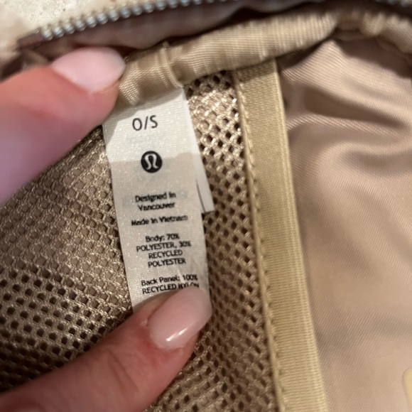 Lululemon original sherpa belt bag white gold everywhere cross body - Picture 5 of 5